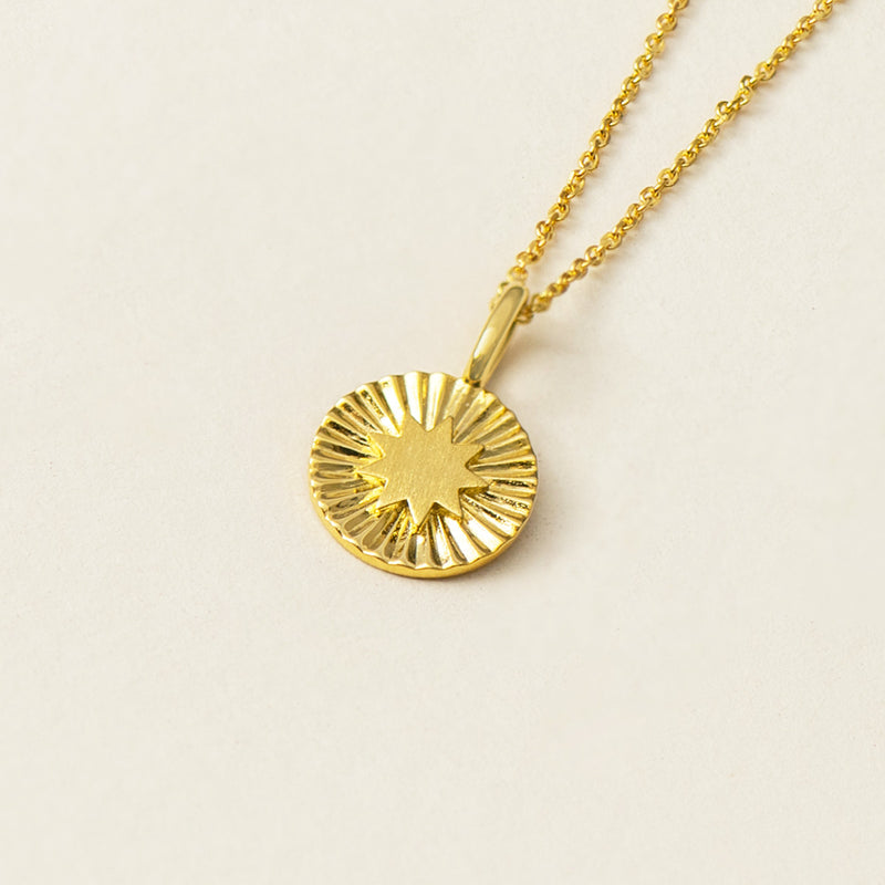 Guiding Star Necklace Gold